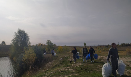 В Тюменской области почистили берег реки Ук