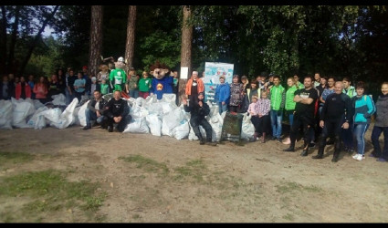 С берегов двух озер Челябинской области волонтёры собрали 2 тонны мусора