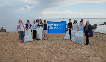 Волонтеры очищают морские побережья от Тихого океана до Балтики