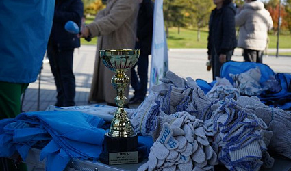 100 человек вышли на уборку в Новосибирске