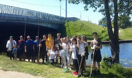 Волонтеры «Воды России» облагородили Муринский ручей на севере Петербурга