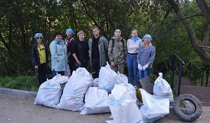 Сотрудники пермского природоохранного ведомства собрали на реке Егошихе 15 мешков мусора