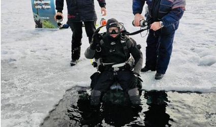 Волонтеры очищают дно озера Тургояк с помощью подводного дрона FiFish