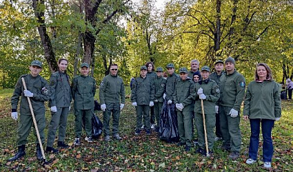 Минус 100 кубов мусора с берегов реки Псковы