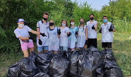 Камышинку чистят волонтеры, но чище она не становится