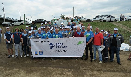 Побережье возле Моста Победы в Балаково облагородили волонтеры «Воды России»