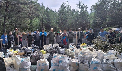 Волонтеры Бурятии вывезли с берегов Байкала 700 мешков мусора