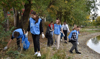 Ребята Хлевенского района Липецкой области продолжают экосубботники и в сентябре