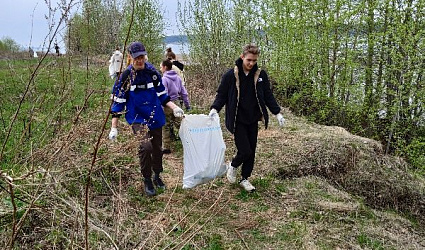 Пермские школьники привели в порядок берег Камы