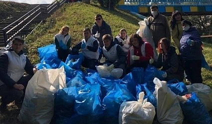 Школьники и студенты Тамбова и области в качестве волонтеров «Воды России» убирают мусор на берегах водоемов