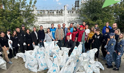 Берега Волги приводят в порядок экоактивисты Ульяновска