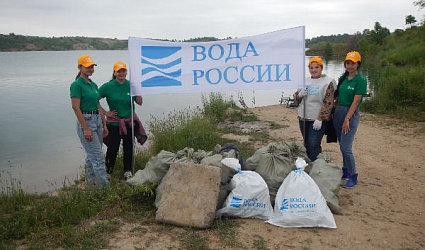 Участники экосубботника «Вода России» в поселке Новошахтинском устроили соревнование