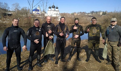 Ежовское озеро почистили водолазы: минус 20 автопокрышек