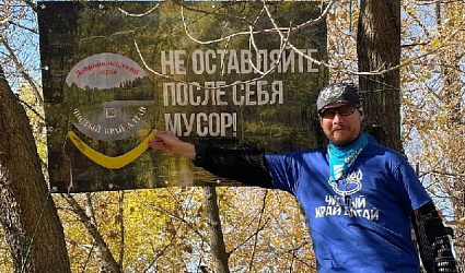 Алтайские волонтеры извлекли из воды бумеранг (ВИДЕО)
