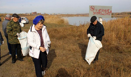 Ветераны и члены общества инвалидов на Южном Урале вышли на уборку водоемов