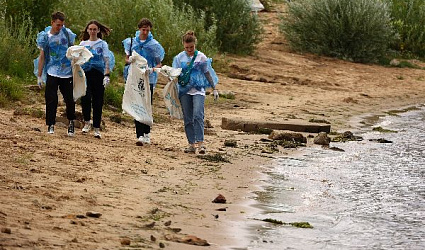 «Вода России» и ВЦИОМ. Россияне назвали уборку береговых территорий основным направлением эковолонтерства