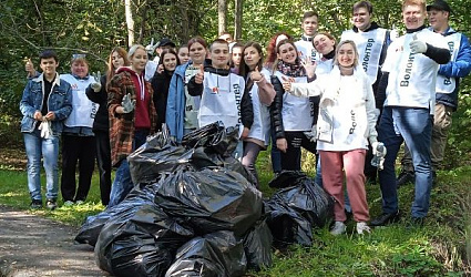 Школьники и работники сетей фастфуда в Таганроге почистили Валуйку