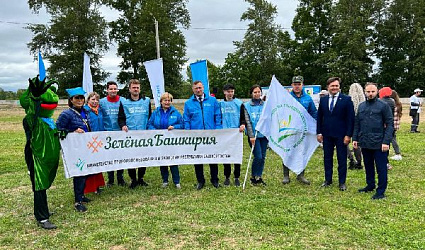 250 человек вышли на уборку в Уфе