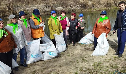 Экоактивисты вывезли с берегов Аткары два КАМАЗа мусора