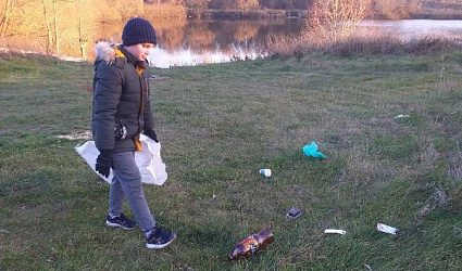 50 кг мусора вывез с берегов пруда волонтер-одиночка в Белгороде