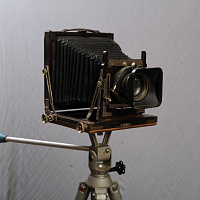 Антикварный фотоаппарат XIX века